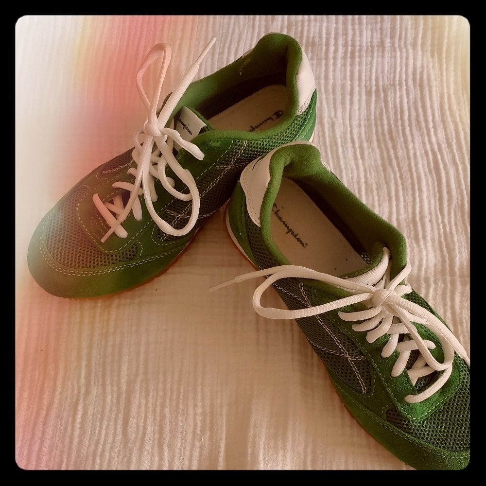 🌺Like New!! super trendy Champion tennis shoes